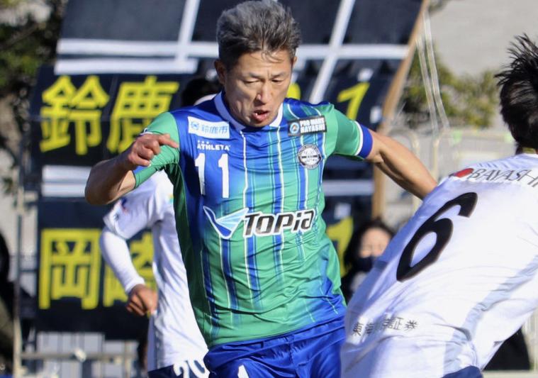 El futbolista más viejo del mundo cumple 58 años: su club actual y desliza cuándo podría retirarse