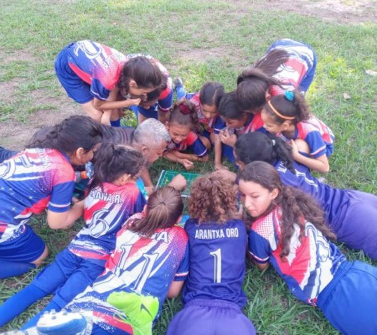 Hijo de Emil Martínez causa sensación en torneo de escuelas bilingües