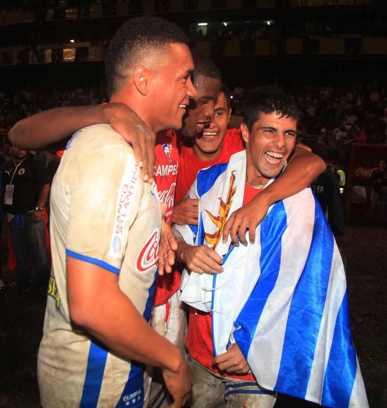 Han pasado ya 10 años: ¿Qué jugadores disputaron la ­última final entre Olimpia y Real España?