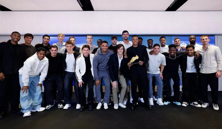Mbappé recibió la Bota de Oro: lo que dijo tras ganar el premio, quiénes lo acompañaron y el mensaje de Sergio Ramos