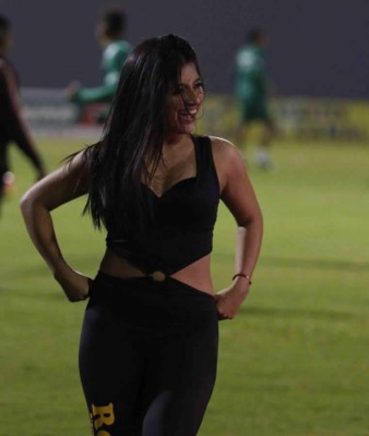 Las infartantes chicas que adornan la semifinal Real España-Marathón