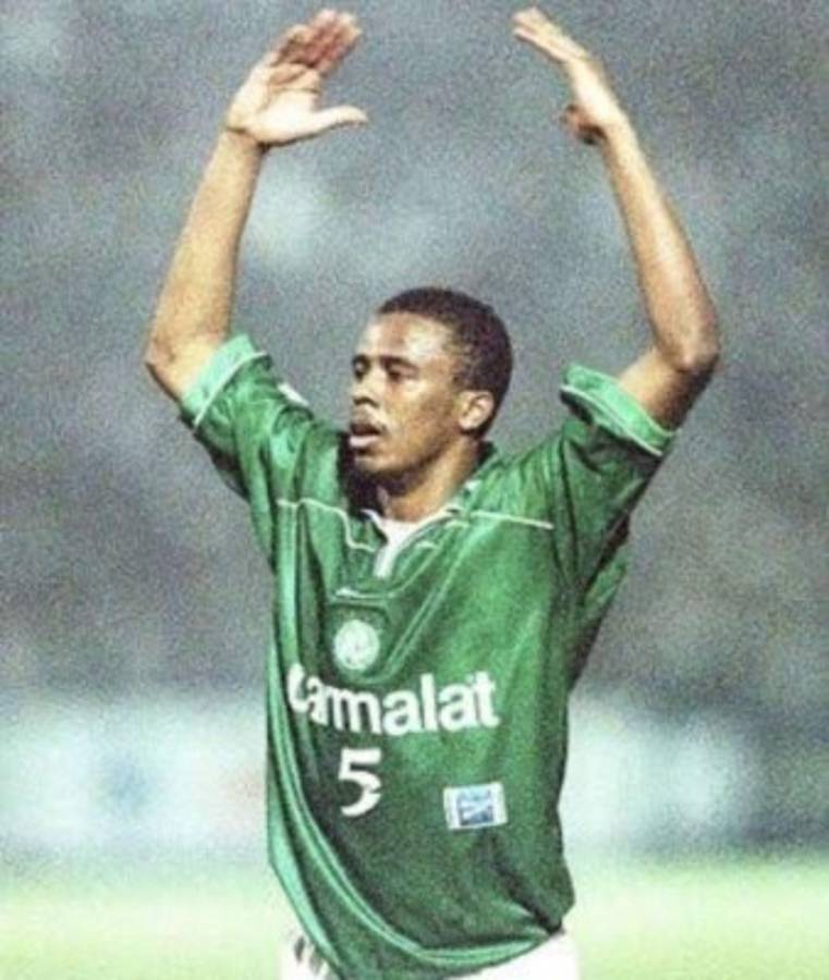 TOP: Nueve figuras que levantaron la Libertadores y la Champions League