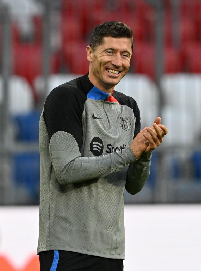 Lewandowski regresa a Múnich: el entrenamiento del Barcelona en el Allianz Arena; Koundé y Memphis tirando rostro