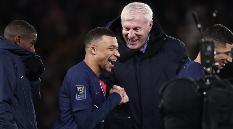 Luis Fernández asegura que Kylian Mbappé no se moverá del PSG la próxima temporada.