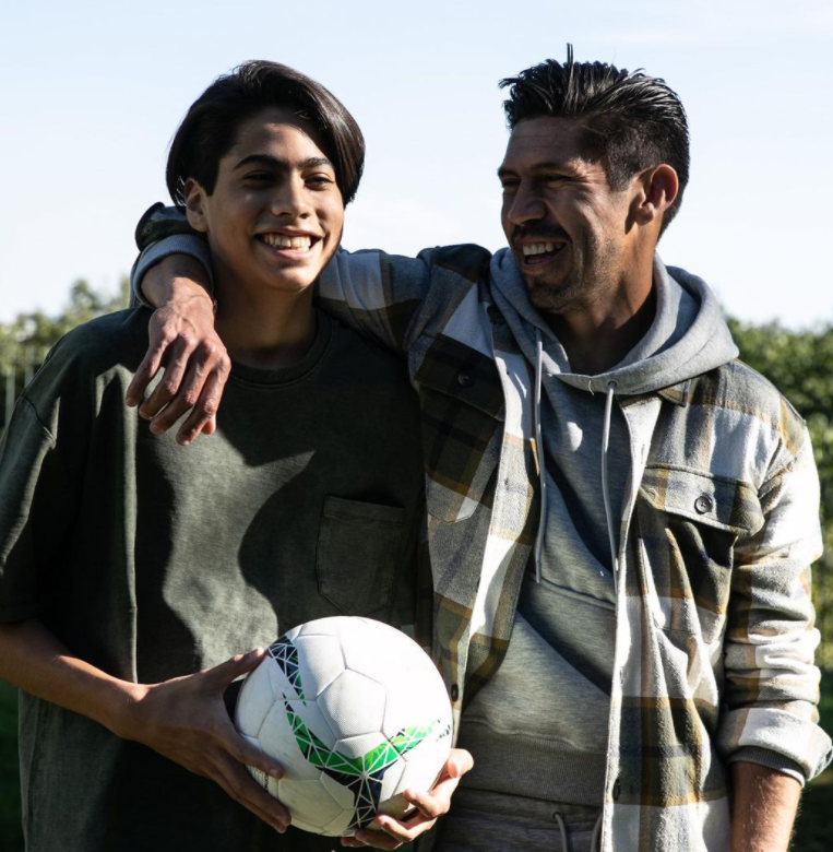 Se retiró Oribe Peralta: revelaron la fortuna del ‘Cepillo’, era el mejor pagado en Chivas y quién es la mujer que lo conquistó