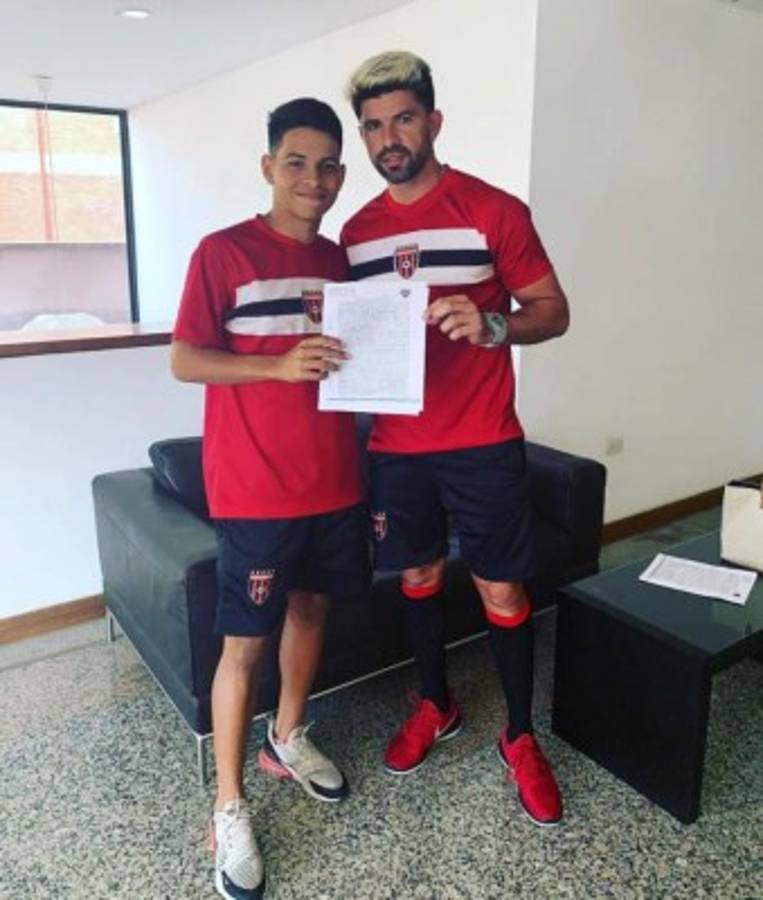 ¡Un caso en Honduras! Padres que alcanzaron a jugar con sus hijos en un equipo