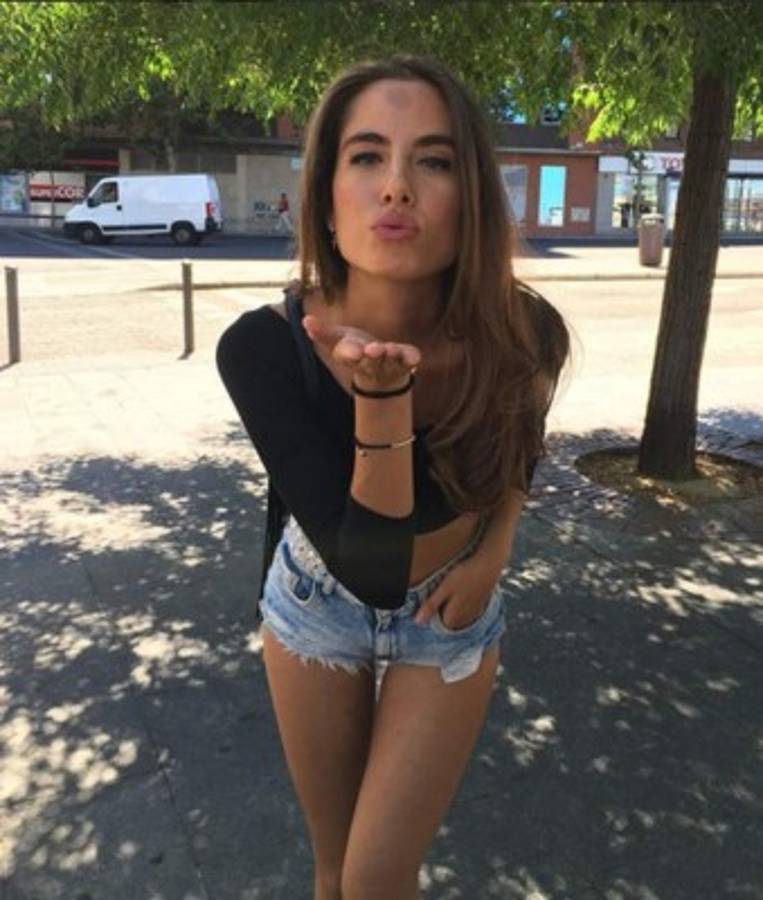 ¡Doctorcita! Flamante fichaje del AC Milán y su bella novia Irene González