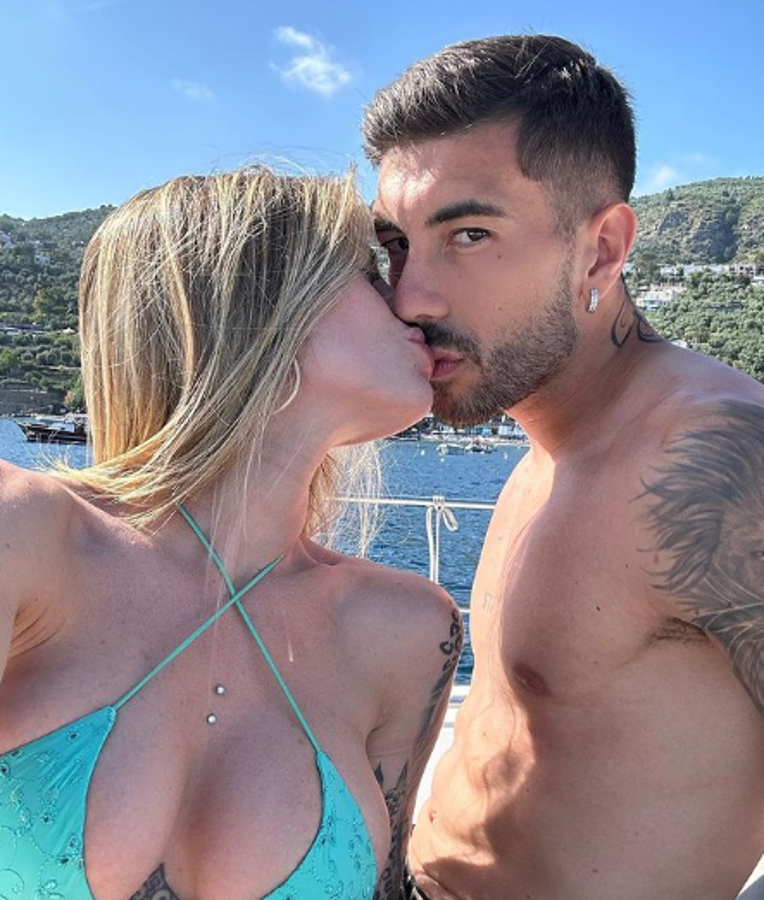 Lío en la selección italiana por un triángulo amoroso: dos futbolistas y la famosa influencer