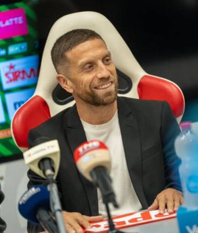 Se acabó la pesadilla: 'Papu' Gómez vuelve a las canchas tras dos años y firma con el club menos pensado