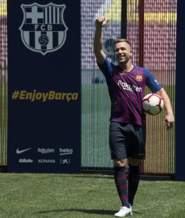 989 millones en puro 'petardo': Los 24 fichajes del Barcelona que no ayudaron a ganar la Champions