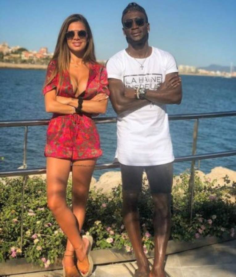 Sexy esposa de futbolista culpa al DT por no poner a jugar a su marido en el fútbol de España