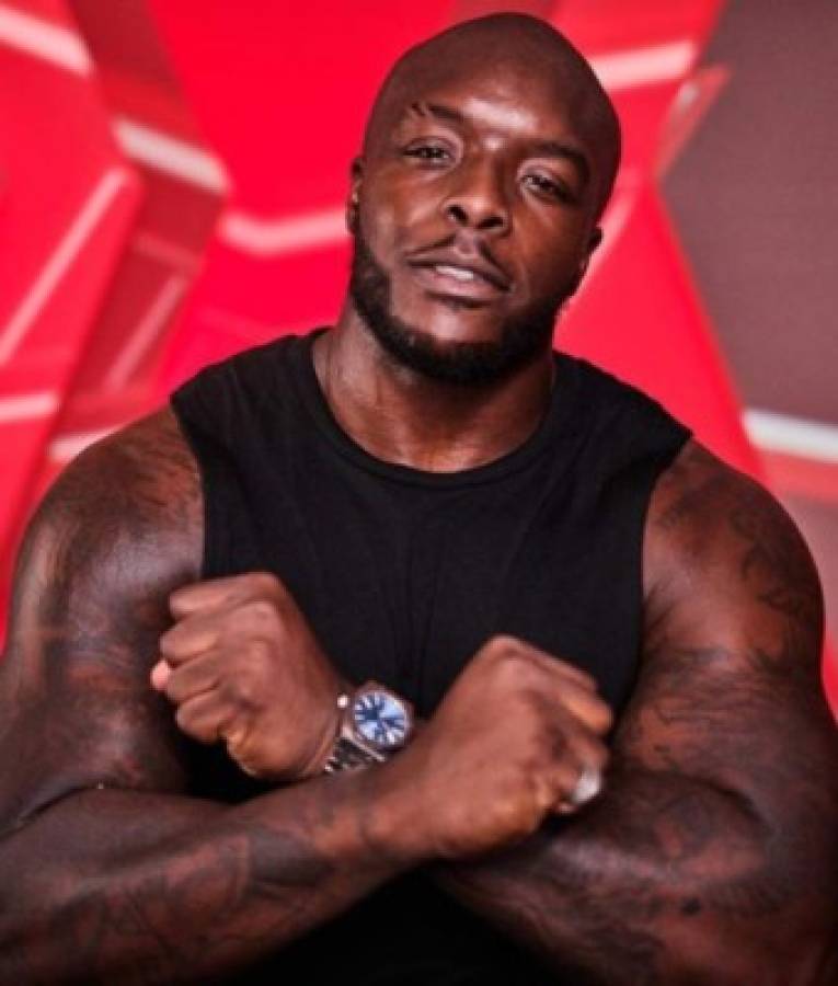 Akinfenwa, el futbolista más fuerte del mundo, quiere pelear en la WWE: ''Solo puede haber una bestia''