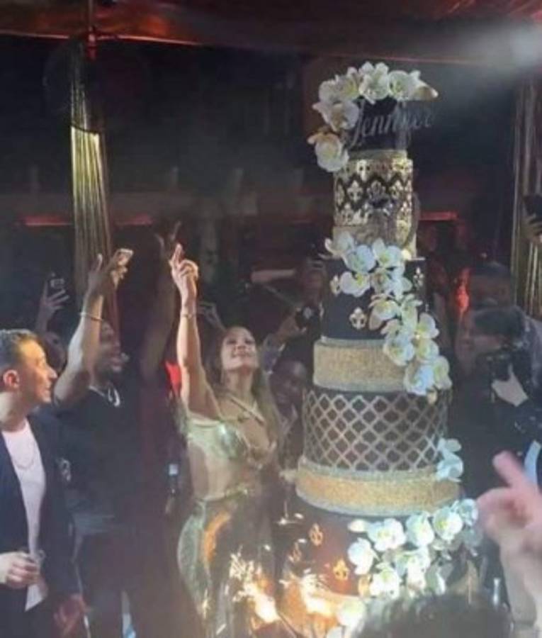 Fotos: Fiestón de Jennifer Lopez por sus 50 años y recibe espectacular regalo de Alex Rodríguez