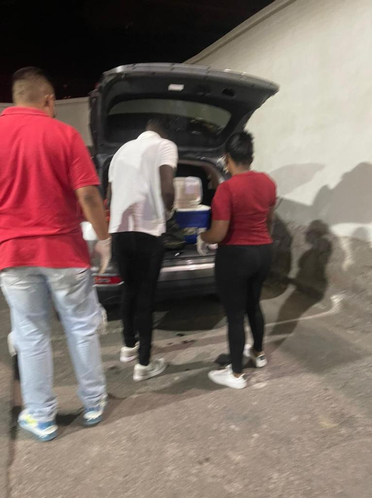 El lado más solidario de Rubilio Castillo: regaló alimentación a las personas en emergencia del Hospital Escuela