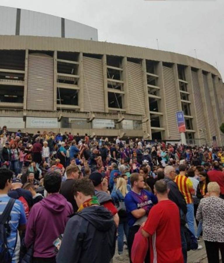 La locura en las afueras del Camp Nou tras cerrar estadio para el Barcelona-Las Palmas