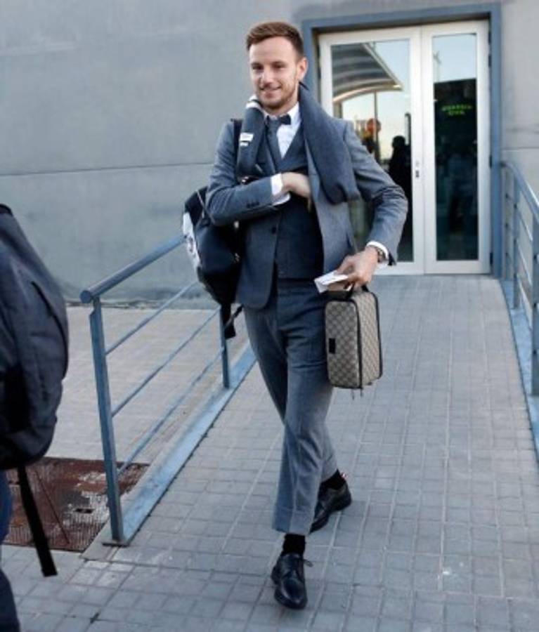 ¡Que elegancia! Así fue la llegada del Barcelona a Holanda para su partido ante PSV