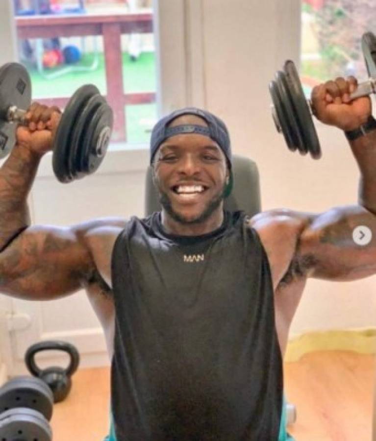 Akinfenwa, el futbolista más fuerte del mundo, quiere pelear en la WWE: ''Solo puede haber una bestia''