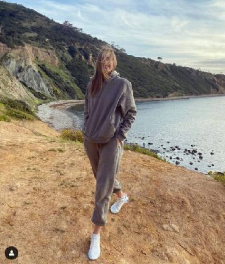 Maria Sharapova regala su número de teléfono para divertirse durante la cuarentena