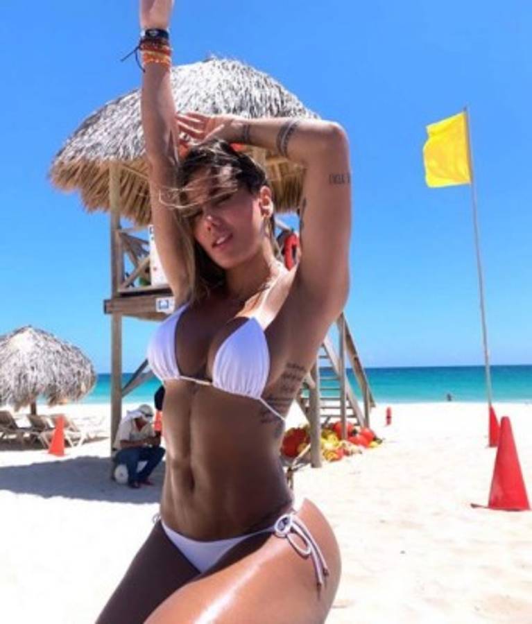 ¡Se olvida del Barça! Las envidiables vacaciones de Vidal con su infartante novia