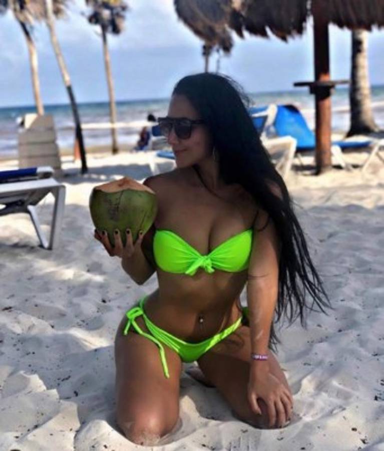 ¡Muñeca! Stephanie González, la modelo y locutora que enamora en Instagram