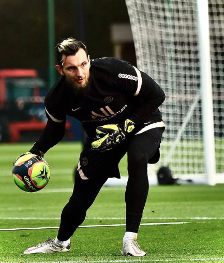 Portero del PSG sufre violento asalto con su esposa e hijos: fueron golpeados y secuestrados en su casa