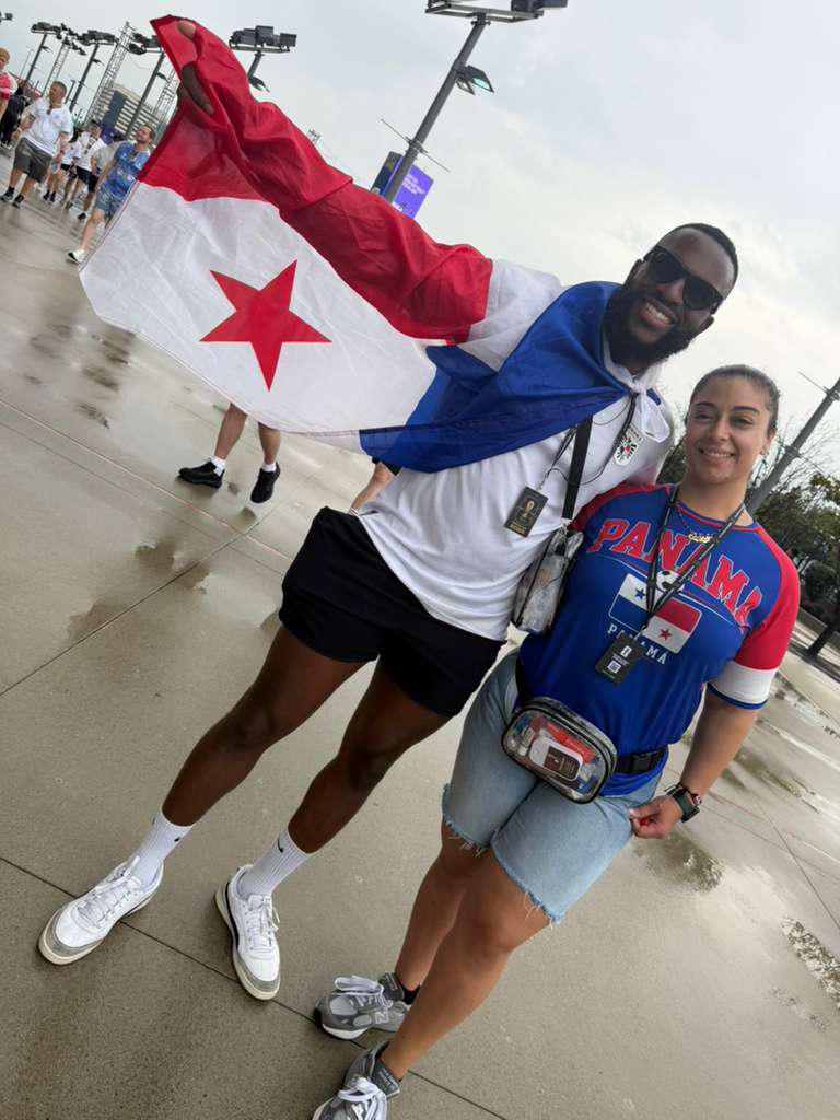 ¡Chucha madre!: afición de Panamá desafía a la lluvia en el duelo ante Inglaterra