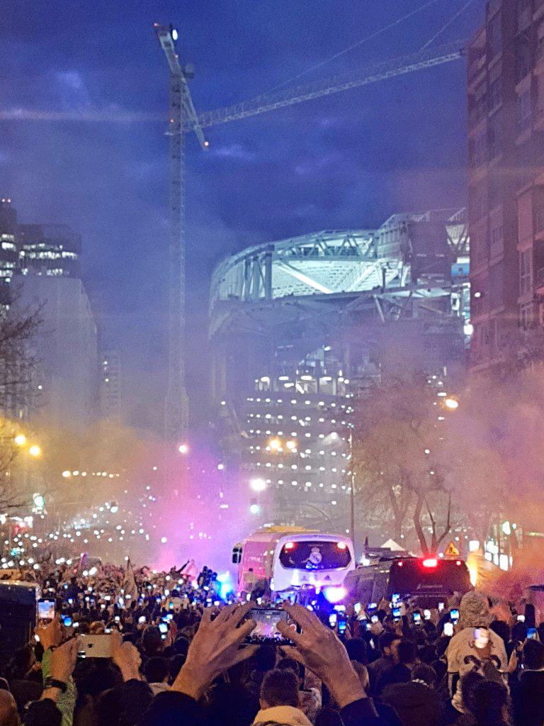 Espectacular recibimiento a los jugadores del Real Madrid en el Bernabéu y los invitados de lujo