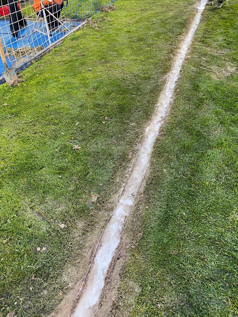 Sucedió en la liga donde juegan hondureños: Se suspende partido porque la portería era centímetros más baja (FOTOS)