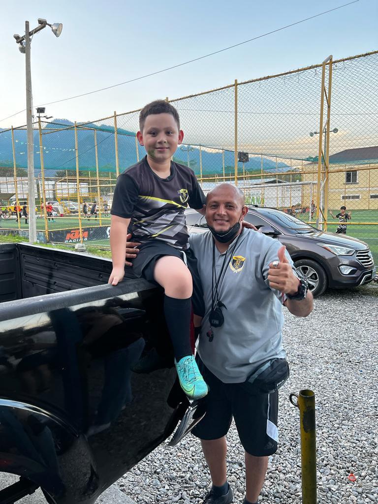 Mundialista en Sudáfrica 2010 sigue vigente en las canchas y es formador de talento hondureño, así es la vida de Sergio Mendoza