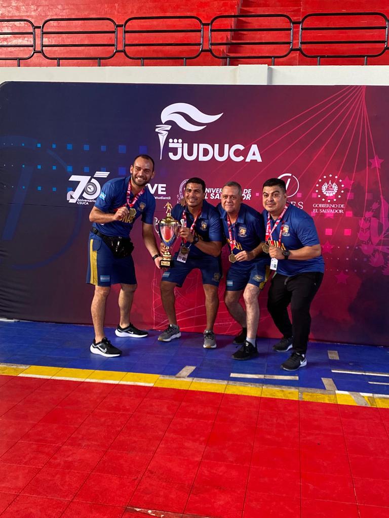 Pagó con su dinero el boleto de avión, pero dejó la concentración por falta de apoyo: el 'loco' que hizo historia con la Selección Femenina de Futsal