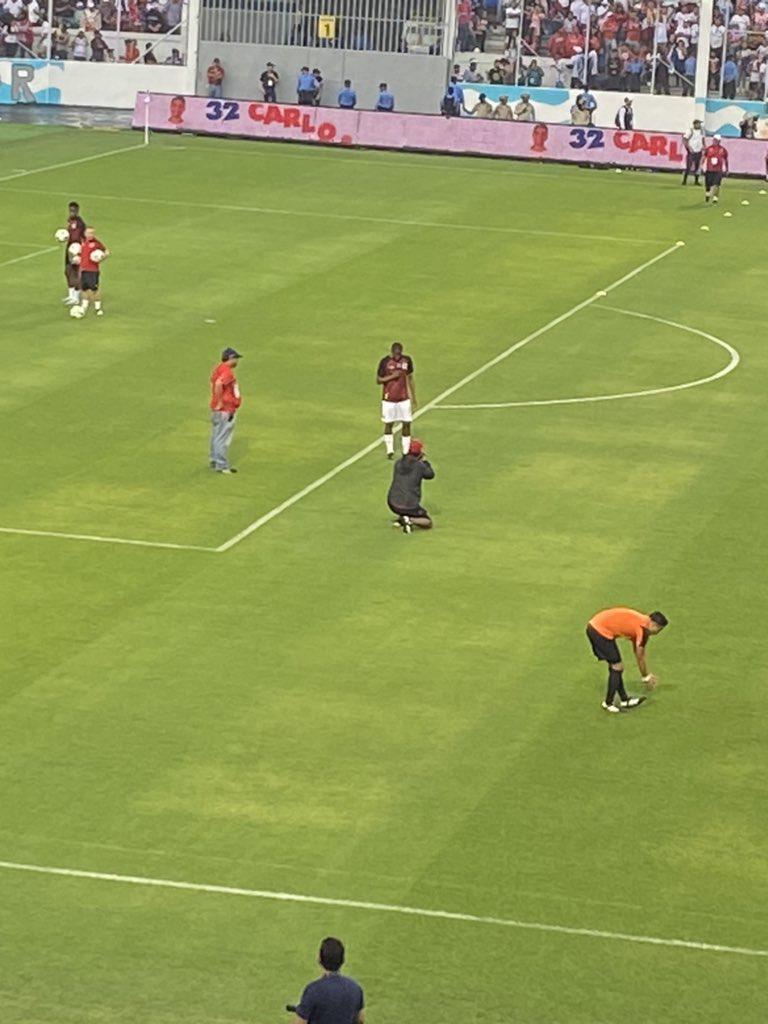 Boniek García anunció su salida del Olimpia instantes previos a la final ante Olancho. La afición lo ovacionó.