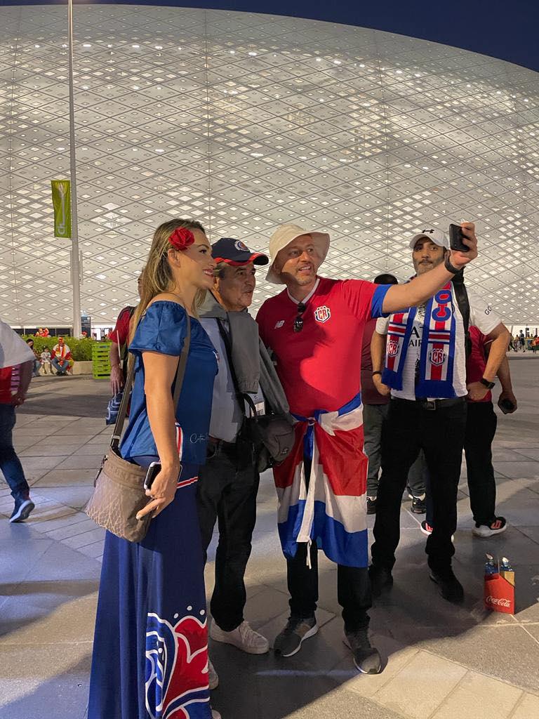 El reconocido DT que llegó a apoyar a Costa Rica, la charla Luis Enrique-Suárez y ¿quién era la preciosa tica en las gradas?