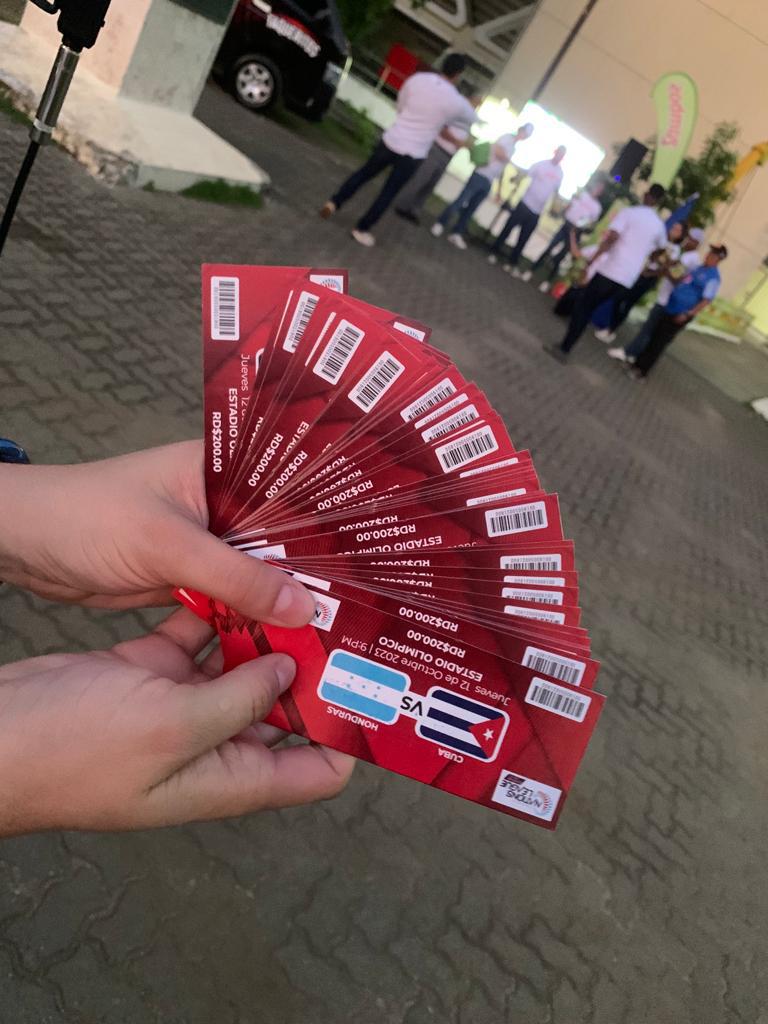 ¡Presencia catracha! Las imágenes del ambiente en el estadio Olímpico Félix Sánchez para el duelo entre Cuba y Honduras