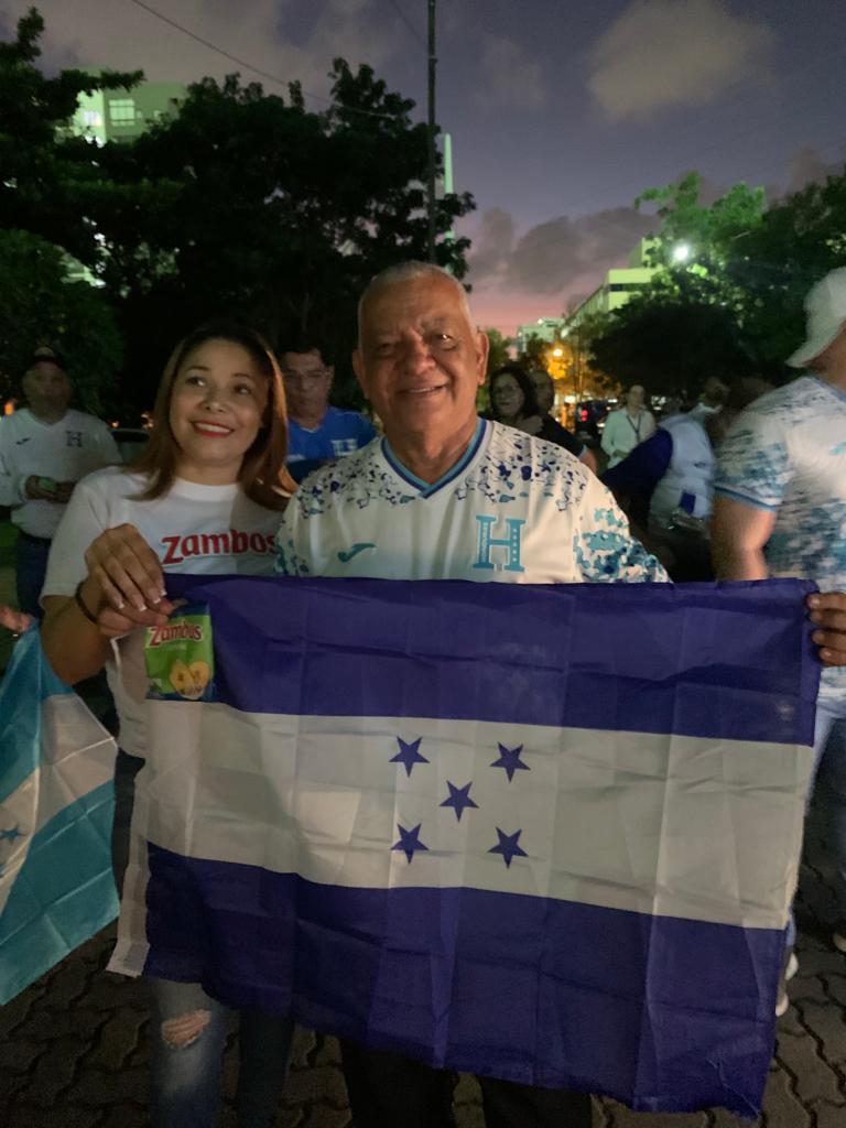 ¡Presencia catracha! Las imágenes del ambiente en el estadio Olímpico Félix Sánchez para el duelo entre Cuba y Honduras
