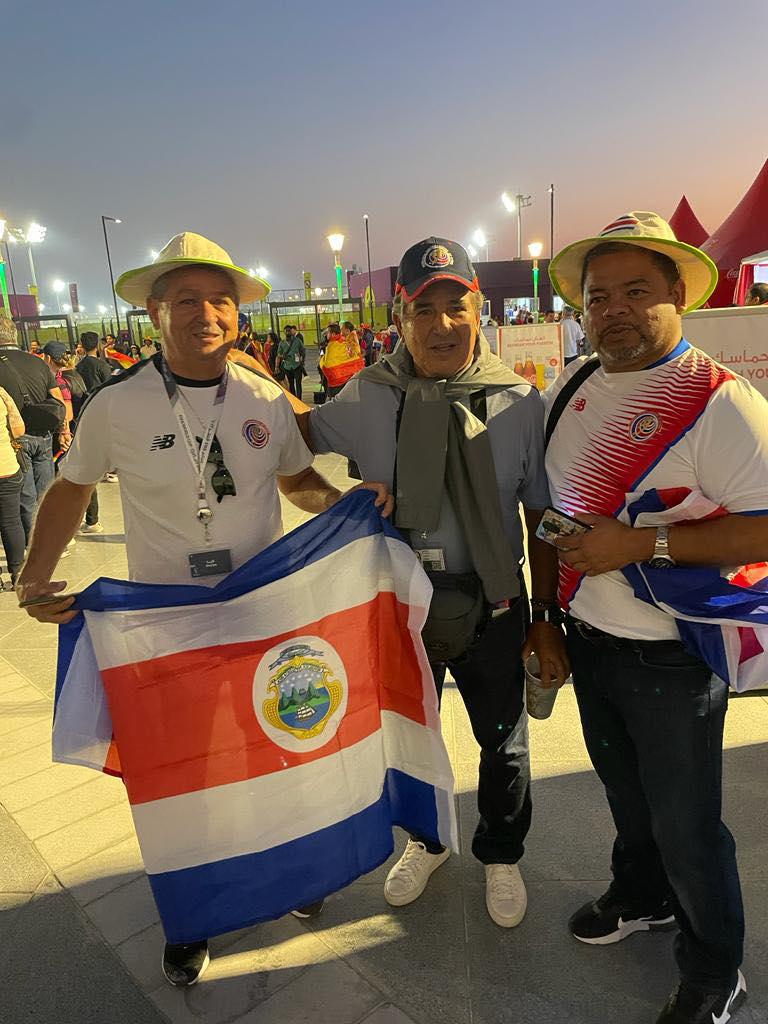 El reconocido DT que llegó a apoyar a Costa Rica, la charla Luis Enrique-Suárez y ¿quién era la preciosa tica en las gradas?