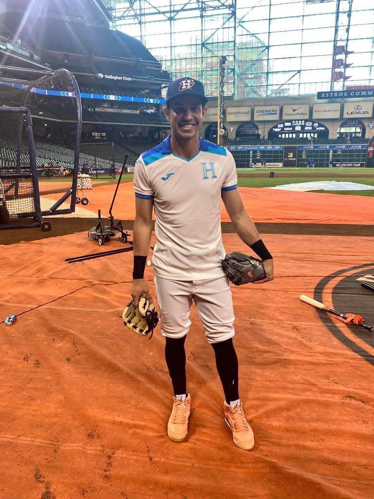 Así disfrutaron los jugadores de la Selección de Honduras junto a Mauricio Dubón en el Minute Maid Park; hubo regalo especial