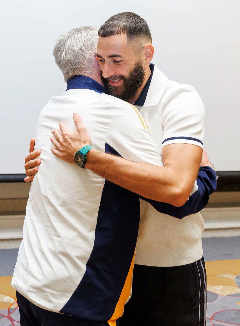 Este mensaje dejó sobre Mbappé: Benzema visitó al Real Madrid para animar su pase a la final de la Supercopa de España