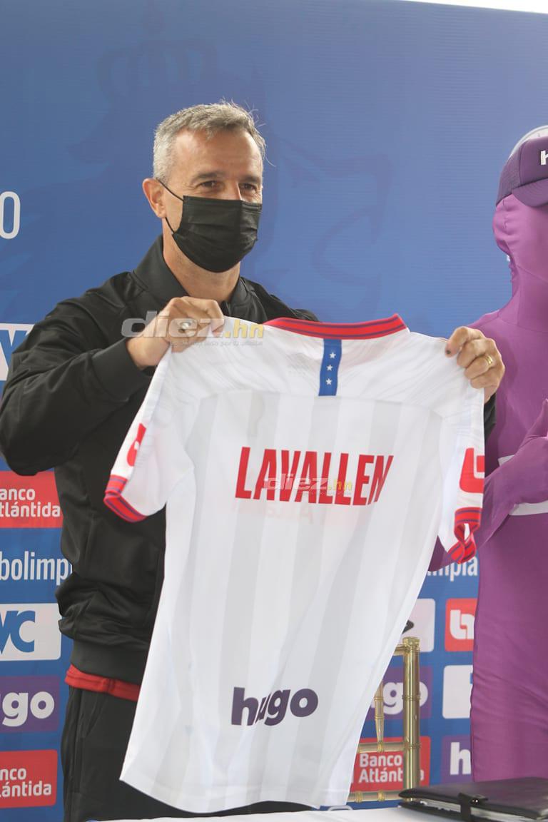 Las primeras imágenes de Pablo Lavallén como DT de Olimpia: Así inspeccionó la Cueva del León y sus exquisitas canchas