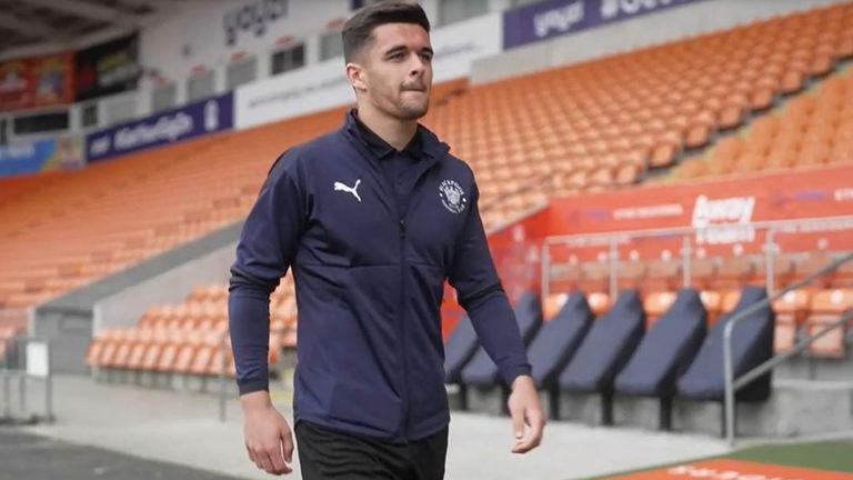 ¿Quién es y dónde juega? El primer futbolista europeo activo en declarse abiertamente gay: solo tiene 17 años