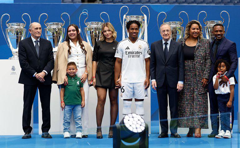 La emotiva presentación de Endrick en Real Madrid: la razón de sus lágrimas y así fue captada su hermosa novia