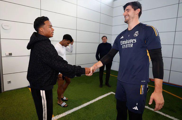 Real Madrid con una visita especial: Endrick conoció a sus nuevos compañeros y las palabras de Ancelotti