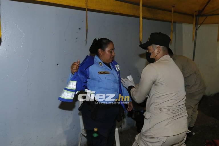 Joven cayó de espaldas al suelo: las otras fotos que no viste del zafarrancho del Real España-Marathón ¡varios policías heridos!