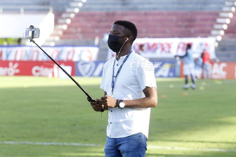 Pelea entre aficionados de Motagua, el saludo entre Vargas y Lavallén y la plática de jugadores de Olimpia y Real España