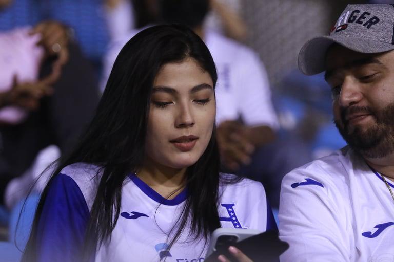 ¡Faltó todo menos belleza! Así lucieron las hermosas mujeres que engalandonaron el vacío estadio Olímpico