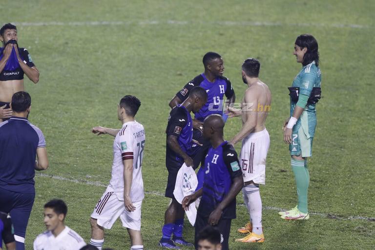 La tristeza de Honduras en su último juego eliminatorio en casa, el intercambio de camisetas y la celebración de México en San Pedro Sula