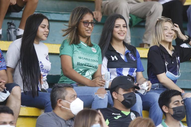 Las fotos más curiosas que dejó la jornada 5: chicas bellas, Héctor Vargas en el Morazán ¡y sub-20 de Victoria debuta sin jugar!