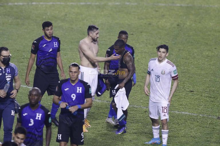 La tristeza de Honduras en su último juego eliminatorio en casa, el intercambio de camisetas y la celebración de México en San Pedro Sula