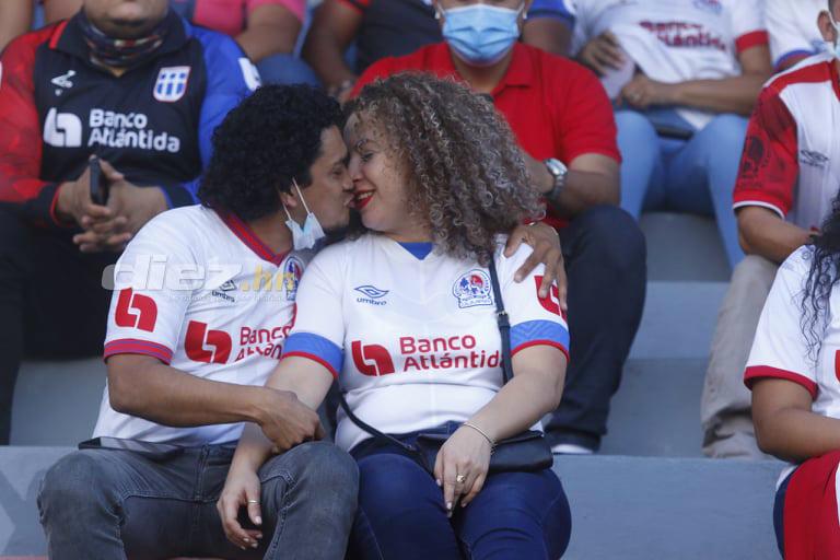 Pelea entre aficionados de Motagua, el saludo entre Vargas y Lavallén y la plática de jugadores de Olimpia y Real España