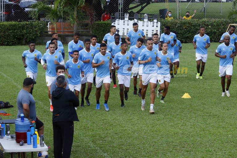 Así fue el primer día de Héctor Vargas con Real España; los ‘regalos’, el café, sus ayudantes y la charla