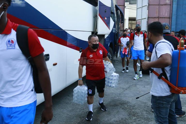 La primera vez de Pablo Lavallén en el Morazán: Así fue llegada de Olimpia al estadio para su debut; hay tres futbolistas positivos de Covid-19